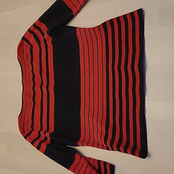 LIKE NEW Y2K Sculpture Silk Red and Black Striped V-neck Sweater - Picture 10 of 11